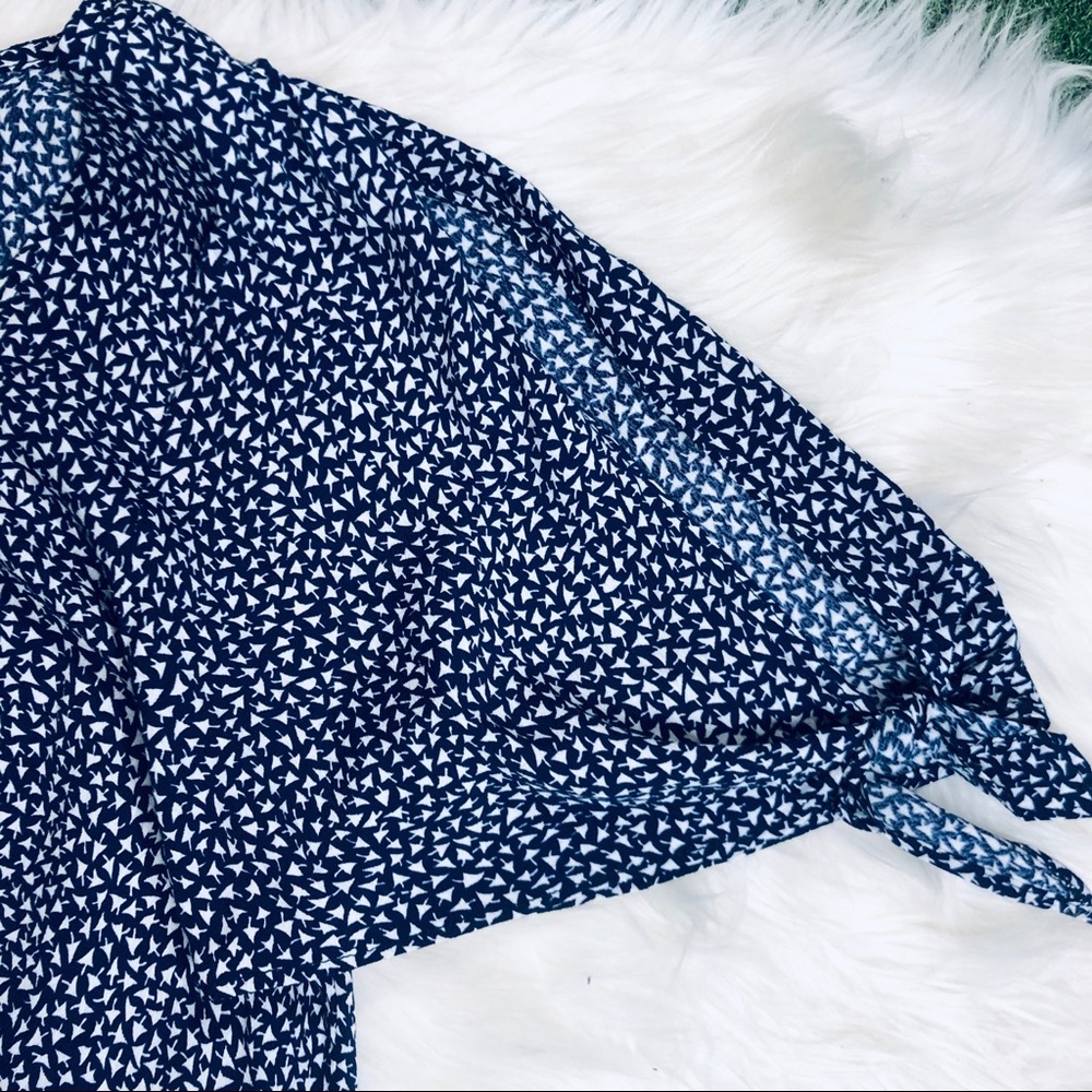 Maeve Anthropologie Navy Arrow Print Crop Top - Picture 4 of 7